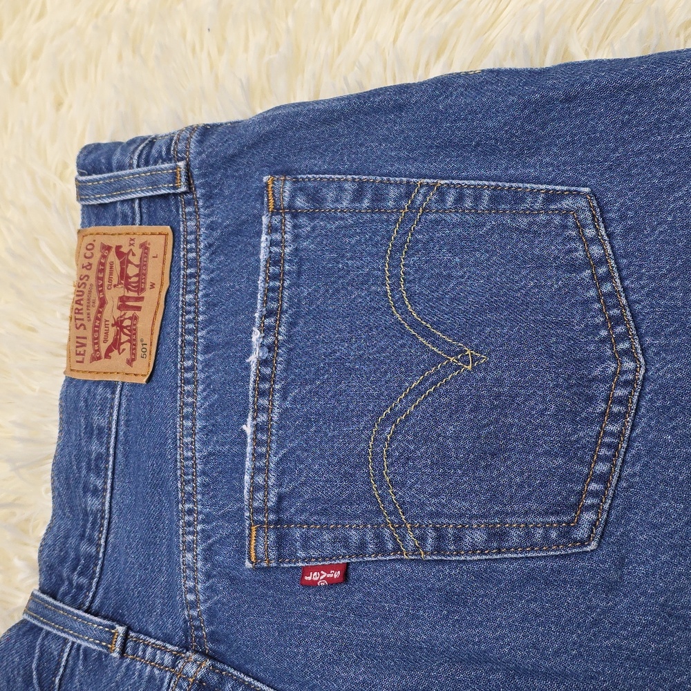 Levi's Women's Classic Blue Jean Shorts - Picture 2 of 5